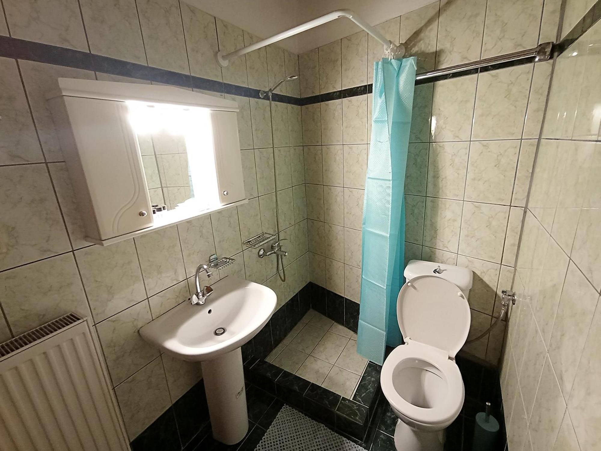 Aloni Guesthouse أنو بيدينا الغرفة الصورة
